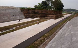 TOL SOLO-KERTOSONO : DPU: Penanganan Jalur Interchange Tol Soker Kewenangan Pemerintah Pusat