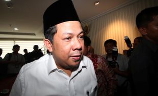 FAHRI HAMZAH DIPECAT : Dikeluarkan dari Grup WA PKS, Fahri Ngomel di Twitter