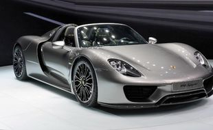 BURSA MOBIL : Diler Terbesar Porsche Segera Hadir di Indonesia