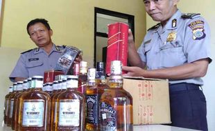 MIRAS KULONPROGO : Puluhan Botol Diamankan, Pelaku Terancam 6 Bulan Kurungan