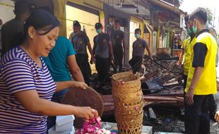 Pasar Darurat Tak Cukup Menampung Pedagang Pasar Bendungan yang Terbakar