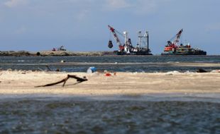 Permukaan Tanah Turun, Tanggul Laut Jakarta 4,5 Km Segera Dibangun