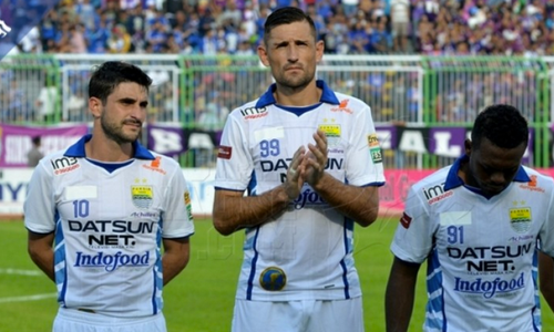 MASA DEPAN PEMAIN : Pemain Legenda Persib Pun Sindir Mandulnya Juan Belencoso