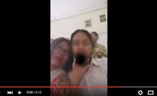 VIDEO KONTROVERSIAL : Heboh! Video Siswi SMA BPI 2 Merokok dalam Kelas