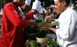 FESTIVAL KULINER SOLO : Saat Chef Hotel Berbintang Sajikan Masakan Tradisional