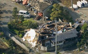 GEMPA JEPANG : Korban Tewas Jadi 11 Orang, PM Shinzo Abe Tinjau Lokasi Bencana