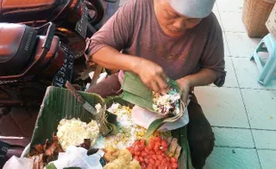 KULINER PONOROGO : Manis Legit Jajanan Pasar Ponorogo Menggugah Selera