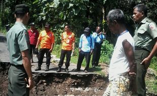 BENCANA MAGETAN : Hujan, Jembatan di Kawedanan Jebol Diterjang Air Sungai