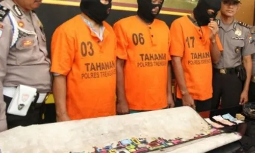 PERJUDIAN TRENGGALEK : Asyik Berjudi di Pantai Prigi, 3 Nelayan Ditangkap Polisi