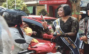 HARI KARTINI : Aih...Cantiknya Polwan Polres Semarang Kenakan Kebaya