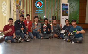 KONTES ROBOT INDONESIA : Tak Hanya Jadi Juara, Robot Sepak Bola UKSW Juga Raih Predikat Terinovatif