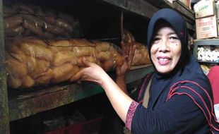 HARGA KEBUTUHAN POKOK : Krecek Kulit Sapi Selalu Naik