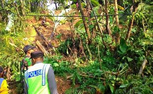 LONGSOR PONOROGO : Tanah Longsor Menimpa 2 Desa di Ponorogo, Ini Dampaknya