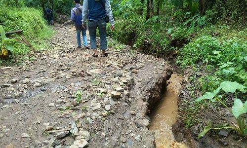 LONGSOR PONOROGO : Dampak Meluas, Tanah Bergerak di Talun Rusak 67 Rumah