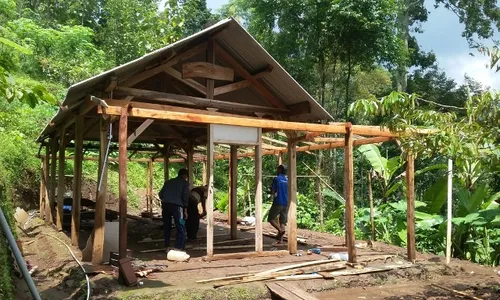 LONGSOR PONOROGO : Tanah Terus Bergerak, 2 Rumah di Talun Dibongkar