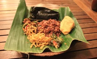 KULINER SOLO : Mencicipi Hitam Pekatnya Sego Kalong