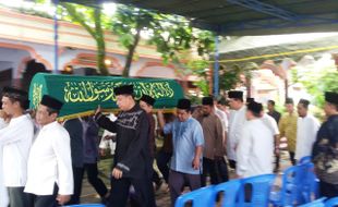 KABAR DUKA : Subhanallah! Putri Pendiri Pondok Gontor Meninggal dengan Mendekap Alquran