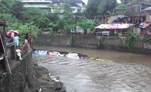 BANJIR KALI CODE : Lima Rumah di Sinduadi Terancam Amblas