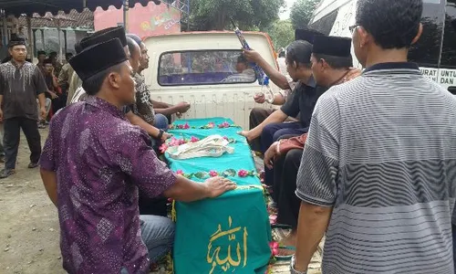 TKI PONOROGO : TKW Ponorogo yang Meninggal di Hong Kong Dimakamkan