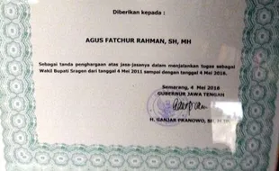 PELANTIKAN BUPATI SRAGEN : Duh, Ada Salah Cetak Jabatan Agus Fatchur Rahman di Piagam Penghargaan