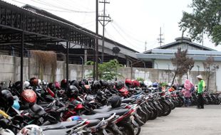 PENATAAN PARKIR SOLO : Tarif Parkir di Stasiun Naik, Pramekers Cari Lokasi Parkir Langganan