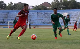 PERSIS SOLO : Uji Coba Segitiga Untuk Jaga Kondisi Fisik