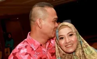 RUMAH TANGGA ARTIS : Curhat di Instagram, Lyra Virna Tantang Fadlan Menikah Resmi