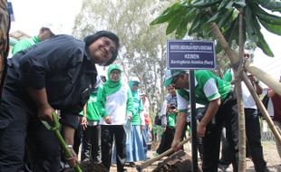 KEBIJAKAN PERGURUAN TINGGI : Belum Tanam 5 Pohon, Mahasiswa UNS Tak Bisa Ambil Ijazah