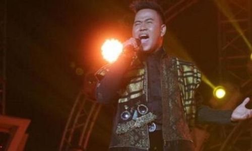 D’ACADEMY 3 : Ichal Majene Menangi Dangdut Academy 3