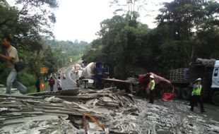 KECELAKAAN BOYOLALI : Libatkan 5 Kendaraan dan 1 Motor, 1 Tewas