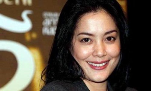 RUMAH TANGGA ARTIS : Belum Punya Anak, Alasan Lulu Tobing Gugat Cerai?