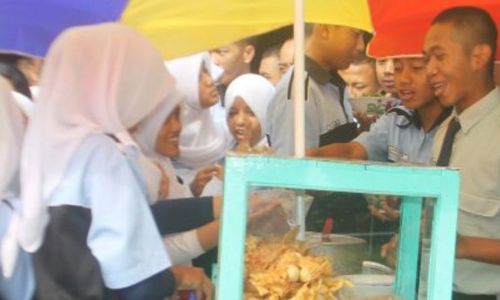 KISAH INSPIRATIF : Jualan Bakwan Kawi demi Sekolah, Siswa Salatiga Diundang Deddy Corbuzier