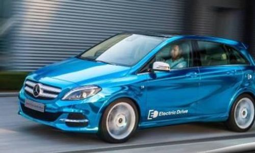 MOBIL MERCEDES BENZ : Mobil Ini Jadi Hadiah Kesuksesan Leicester City