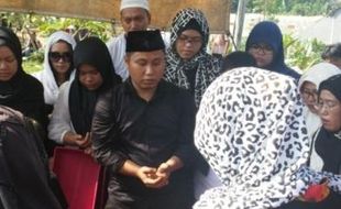 KABAR ARTIS : Narji Menyesal Tak Temani di Detik-Detik Terakhir Sebelum Ayahnya Meninggal