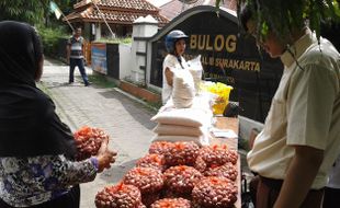 OPERASI PASAR : Bulog OP Bawang Merah Dijual Rp23.000/Kg