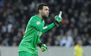 KARIER PEMAIN : Sirigu: PSG Ingin Saya Hengkang