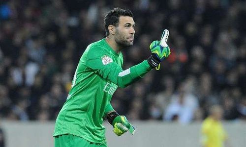 KARIER PEMAIN : Sirigu: PSG Ingin Saya Hengkang