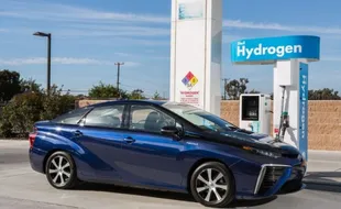 MOBIL TOYOTA: Sedan Hidrogen Mirai Segera Hadir Versi Murah