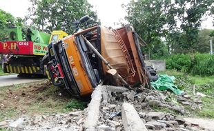 KECELAKAAN BOYOLALI : Rem Blong, Truk Terguling di Jalan Lingkar Utara