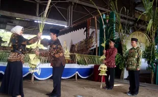 TRADISI SRAGEN : Ada Keanehan pada Ritual Giling Tebu di Pabrik Mojo, Ini Penjelasan Suhu Tebu