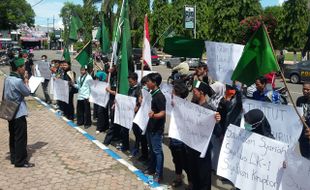 DEMO PONOROGO : HMI Ponorogo Tuntut Wakil Ketua KPK Saut Situmorang Mundur