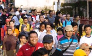 FOTO HARI BURUH 2016 : Jalan Sehat Cara Ungaran Isi May Day…