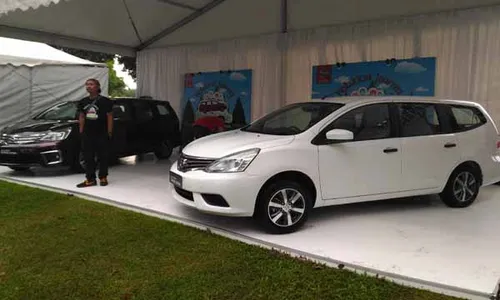 PENJUALAN MOBIL : Grand Livina Sumbang Penjualan 40%