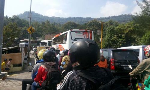 INFO LALU LINTAS : Ada Truk Terguling, Jogja-Wonosari Macet Total