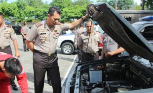 POLRES TRENGGALEK : 35 Kendaraan Dinas Polres Trenggalek Diservis