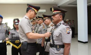 POLSEK TRENGGALEK : 5 Polisi Dimutasi