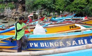 GELOMBANG TINGGI PANTAI SELATAN : Ombak Tak Terlalu Tinggi, Tapi ....