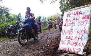 KONFLIK PENAMBANGAN KULONPROGO : Penambang akan Bangun Corblok, Warga Ingin Aspal