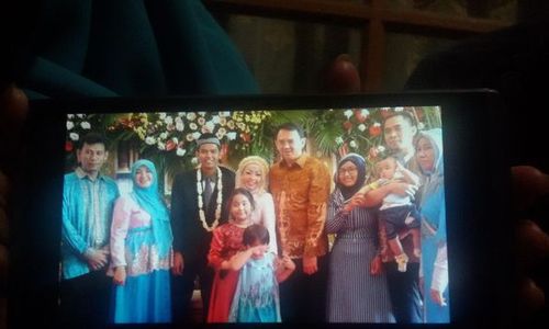 AKTIVITAS GUBERNUR : Lahap Makan Karedok di Pernikahan, Ahok Beri Pengantin Amplop Rp2 Juta