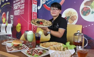 KULINER SOLO : Merasakan Lezatnya Piza Manis di CC Pizza